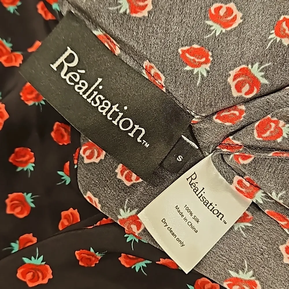 đź’•REALISATION PARđź’• Liv Rosalita Dress ~ Black with Red Floral Print Small NWOT - Image 16