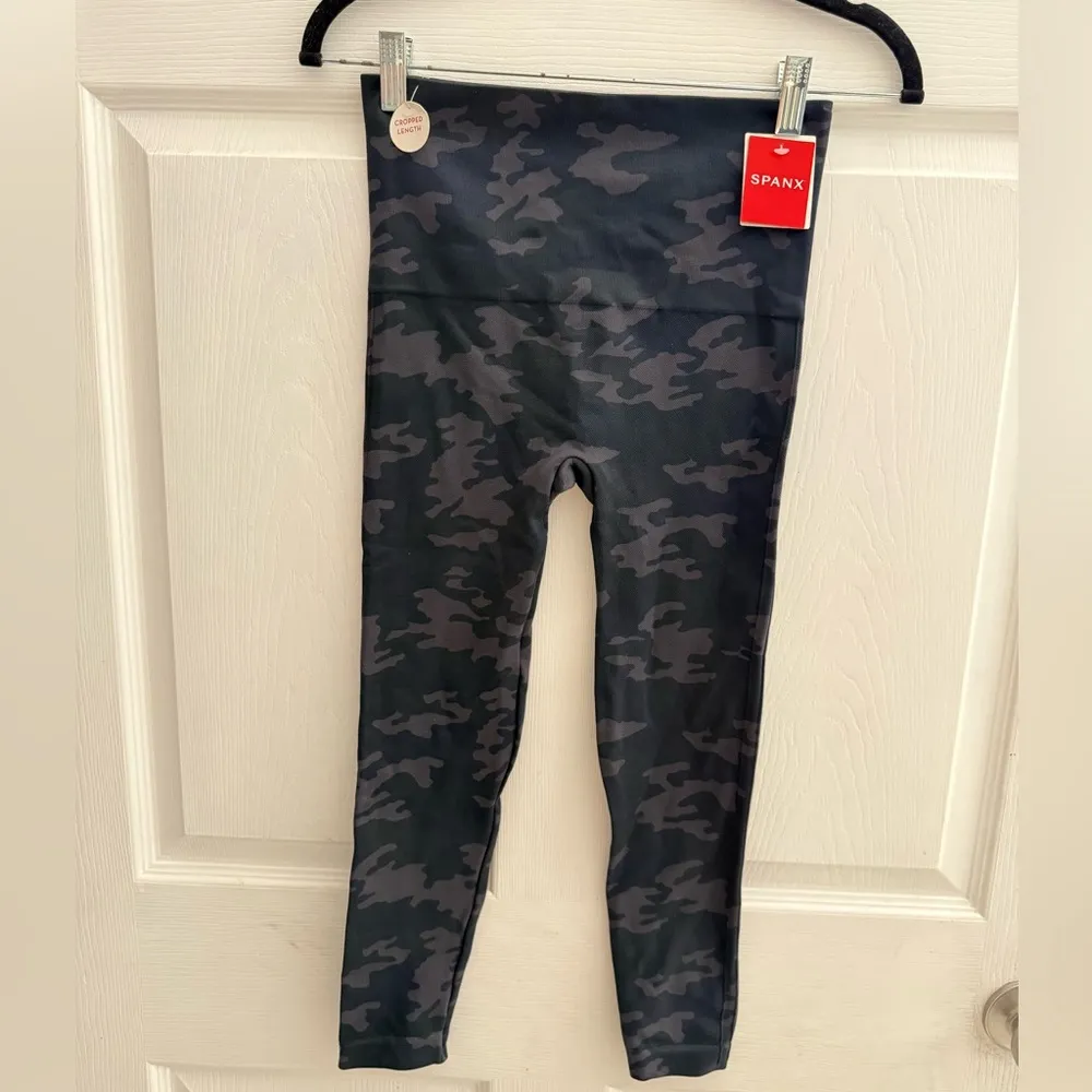 SPANX Seamless Leggings - Comfortable Athletic Wear Core & Tummy Control size M - Image 7