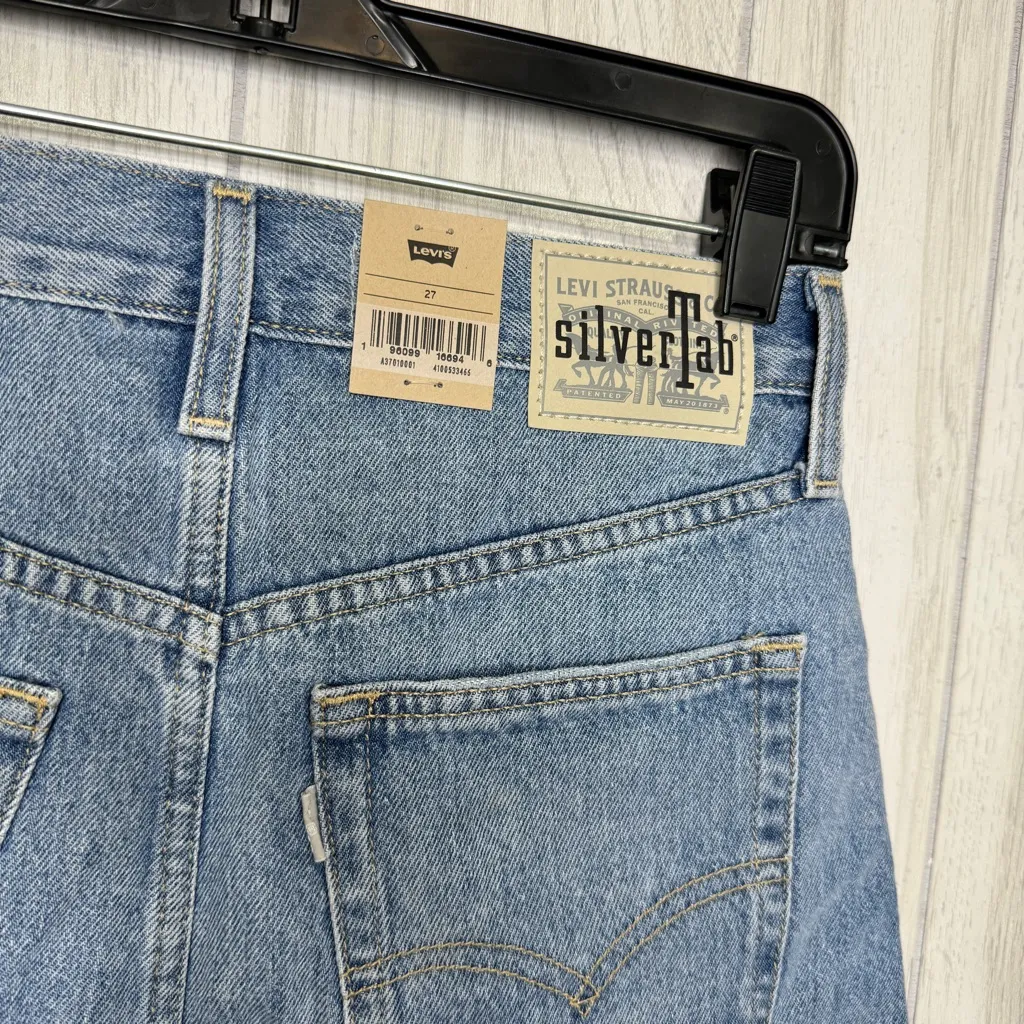 NWT Levi’s SilverTab Distressed High Rise Mom Shorts size 27 NEW - Image 10