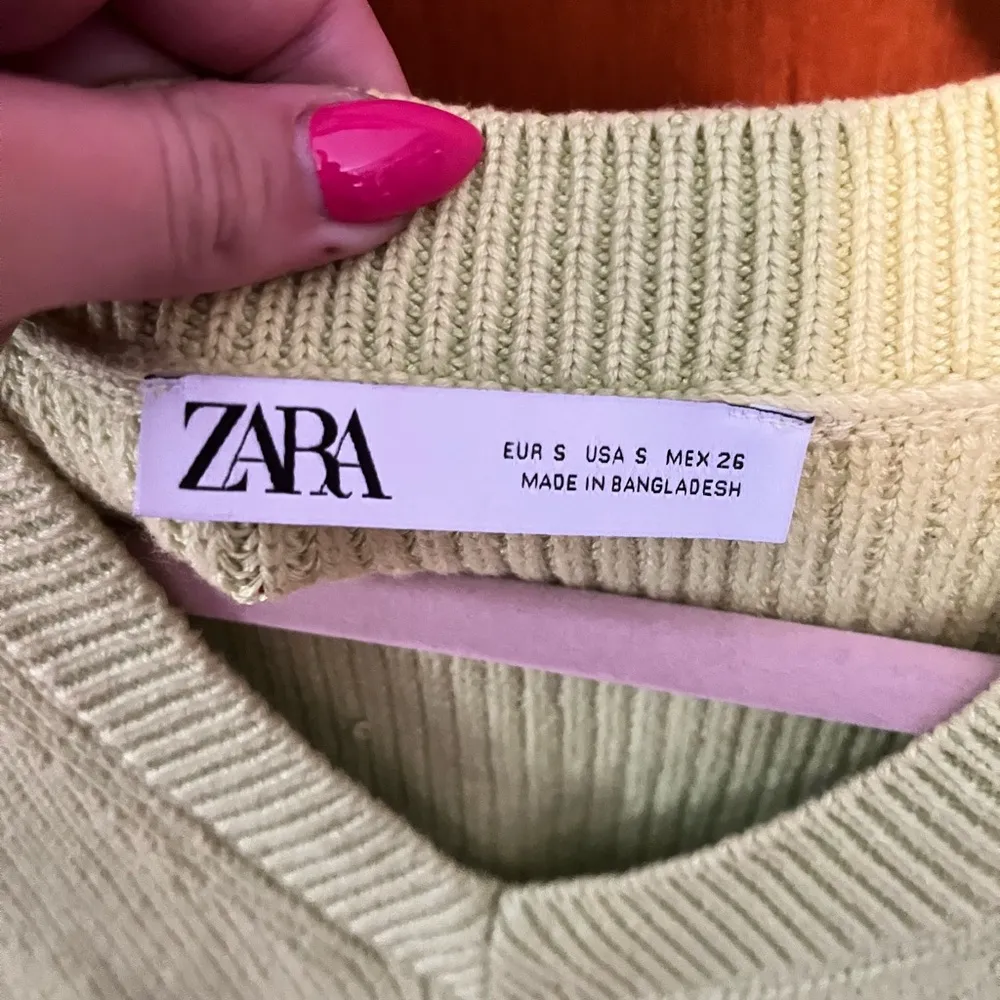 Zara Lime Green sweater vest size small - Image 2