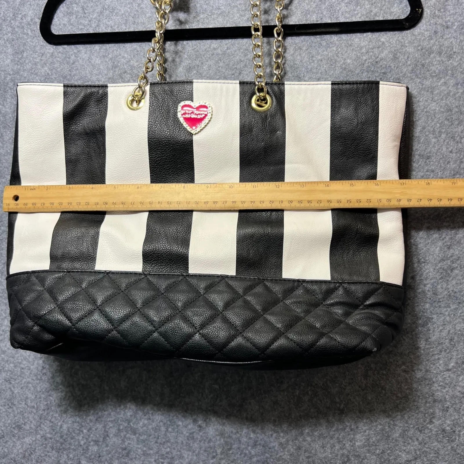Betsey Johnson Tote Bag Striped Quilted Chain Strap Heart Charm‎ Large Purse - Image 4