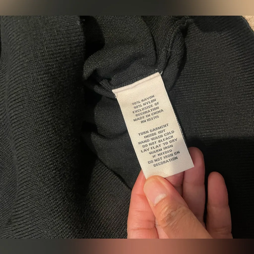 NANETTE LEPORE Black-Red Knit Long Sleeve Sweater - Image 4