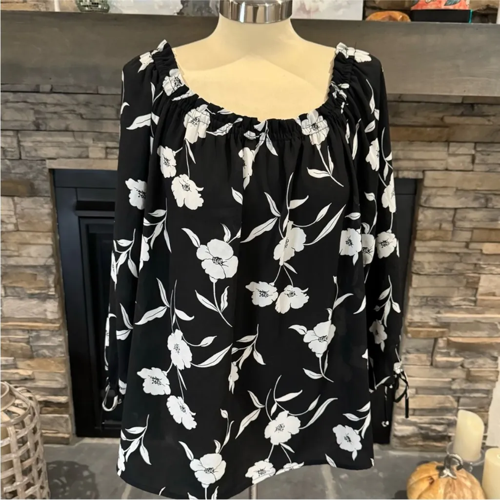 Gibson  Black and White Floral Blouse - Image 11