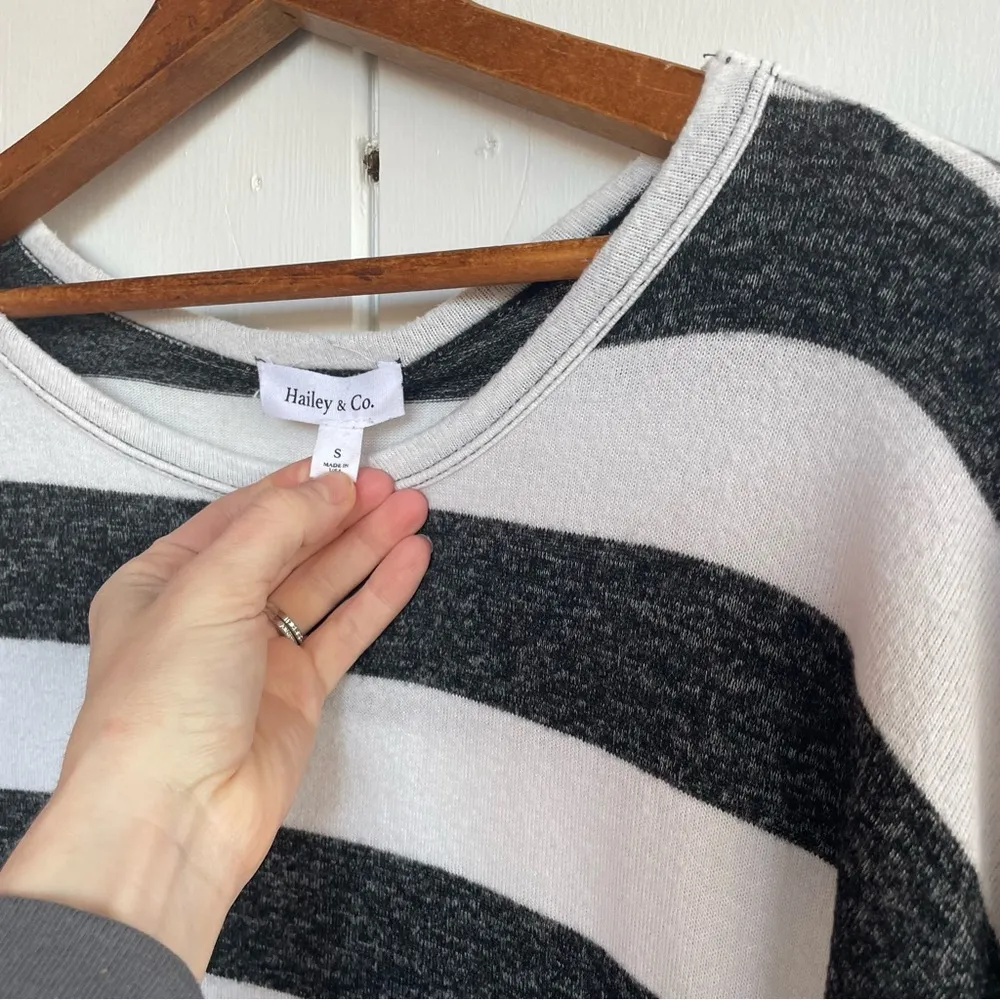 ⭐️ Black & white tunic sweater Size Small Hailey & Co. - Image 2