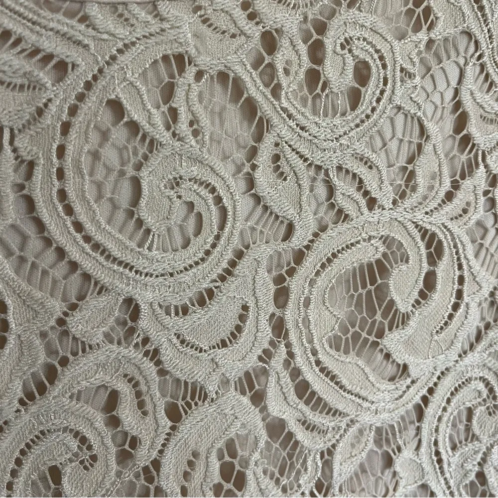 ADRIANNA PAPELL Women Size Small Beige Floral Lace Crew Neck Short Sleeve Blouse - Image 2