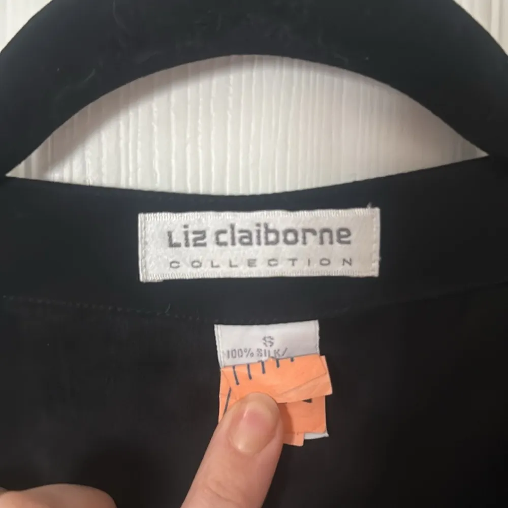 Women's Black Button-Up Top vintage Liz Claiborne 100% silk size small - Image 2
