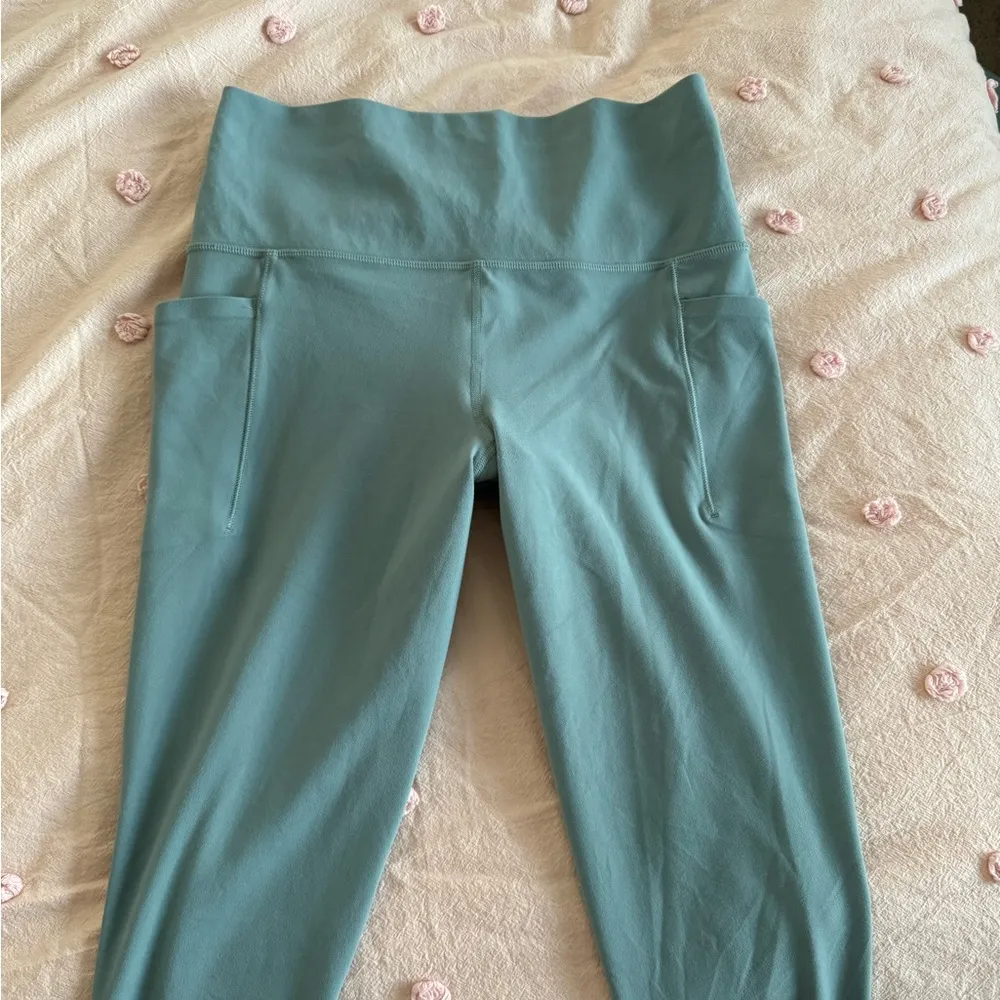 Athleta  Salutation Stash 7/8 Tight - Image 4