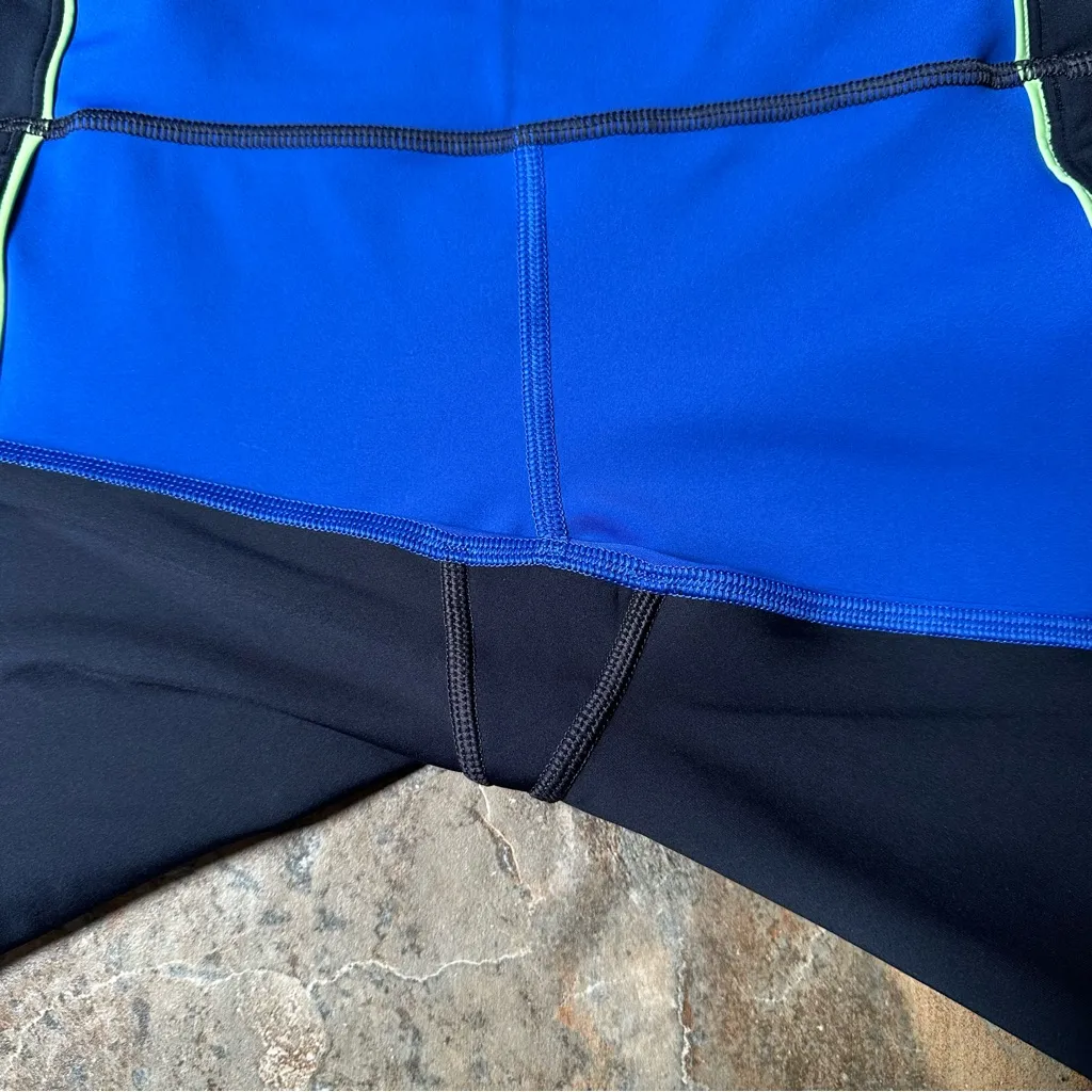 Athleta Velocity Colorblock Capri Leggings Women’s Size Medium Blue Navy - Image 12