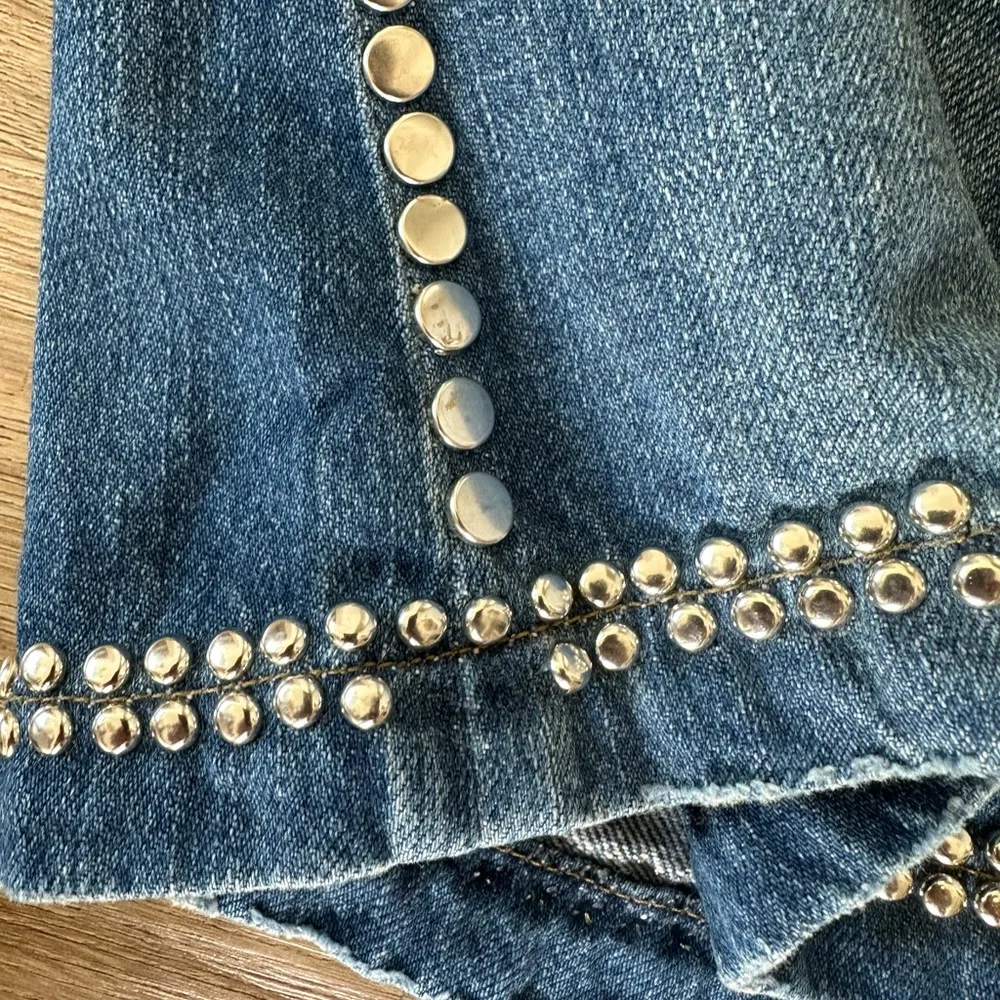 frame denim Frame Studded Mini Denim Skirt in Anstee - Image 3