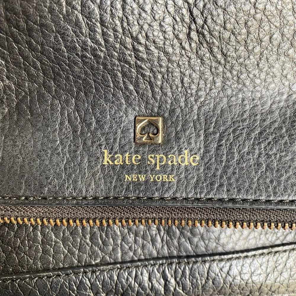 •  • Black pebbled Leather Crossbody Removable Strap - Image 9