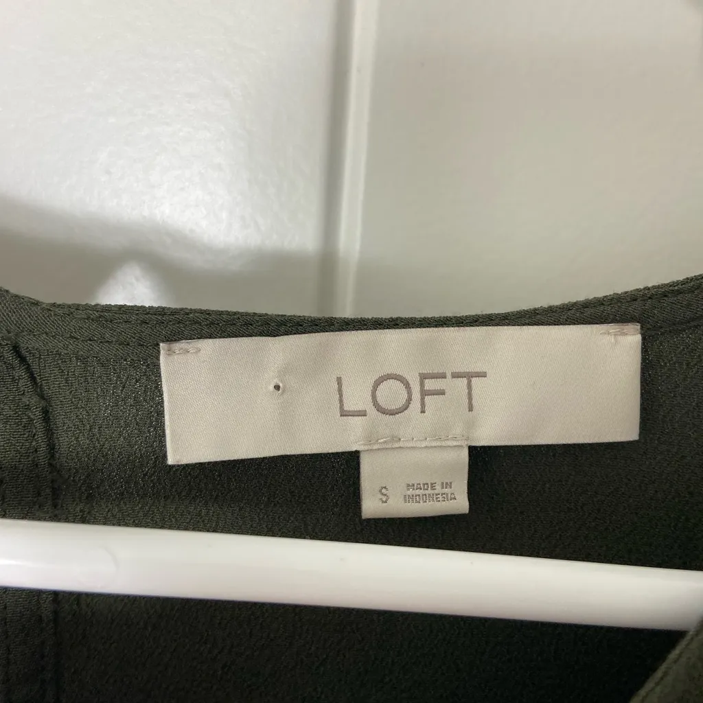 NWOT LOFT women’s dark green flare 1/2 sleeve‎ elastic hem relaxed button blouse - Image 3