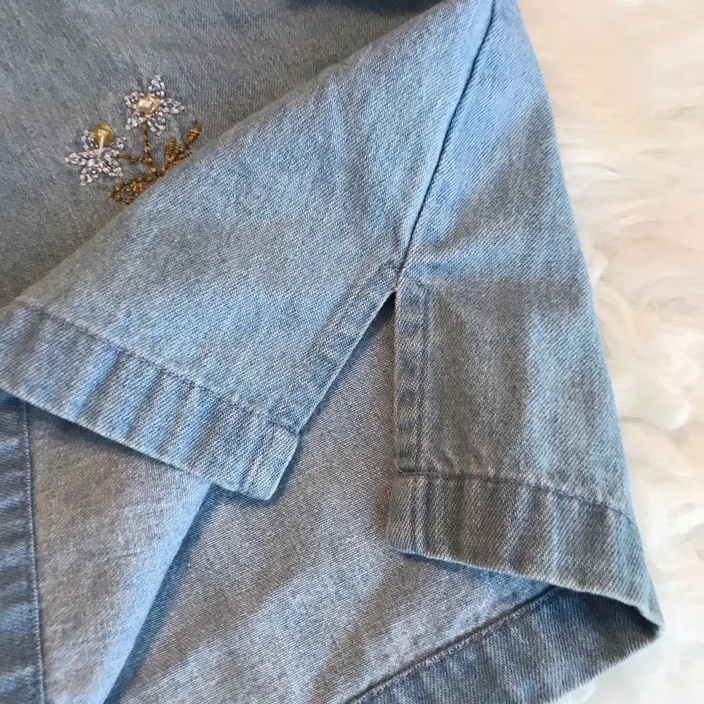 Vintage lightweight denim jumper dress with embroidered flowers size large - Image 7