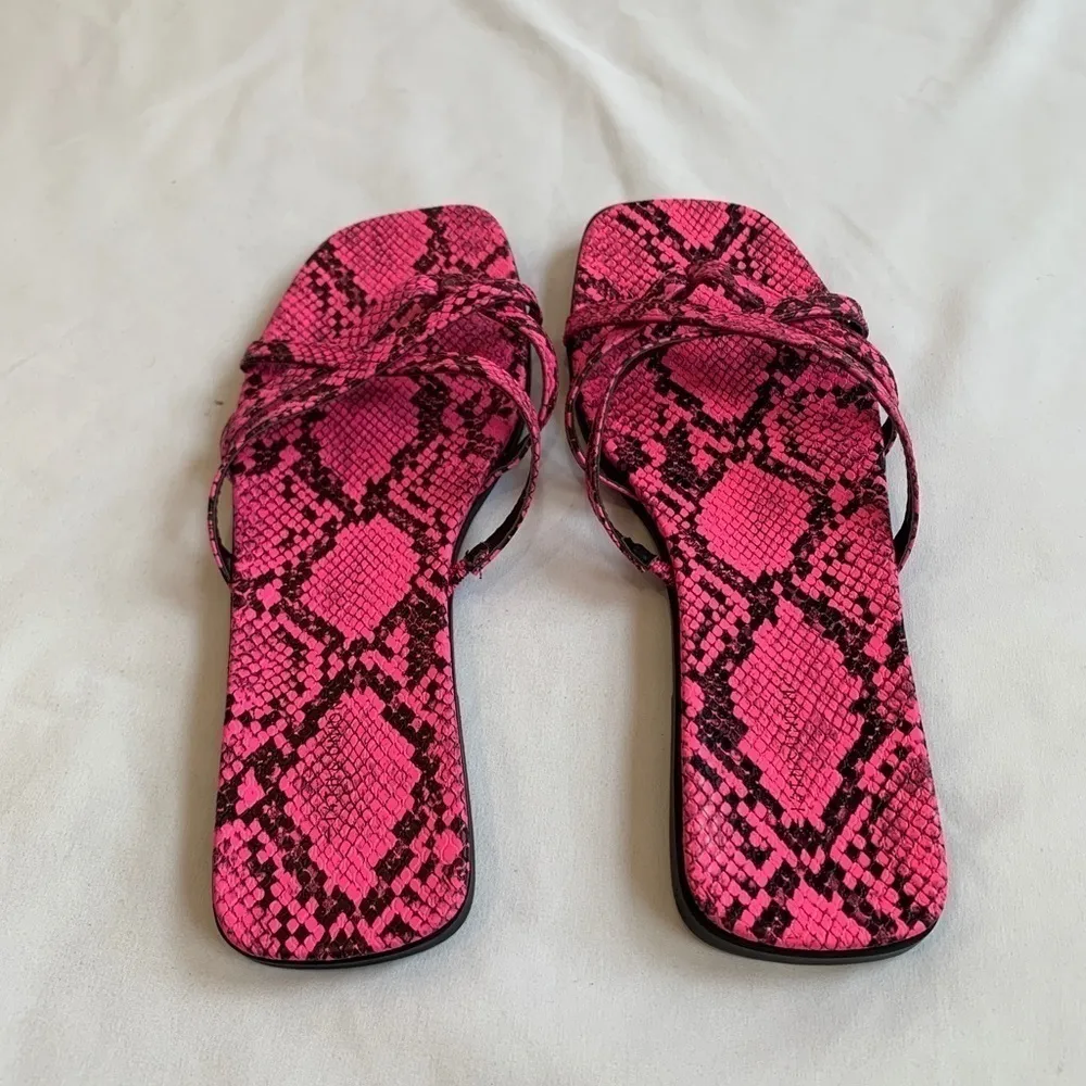 14TH & Union Caite Hot Pink & Black Python Print Slip On Strappy Sandals‎ - Image 4