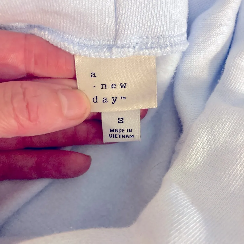 New w/o tags Sky Blue /Periwinkle Women’s Pullover Hoodie. Size Small - Image 8