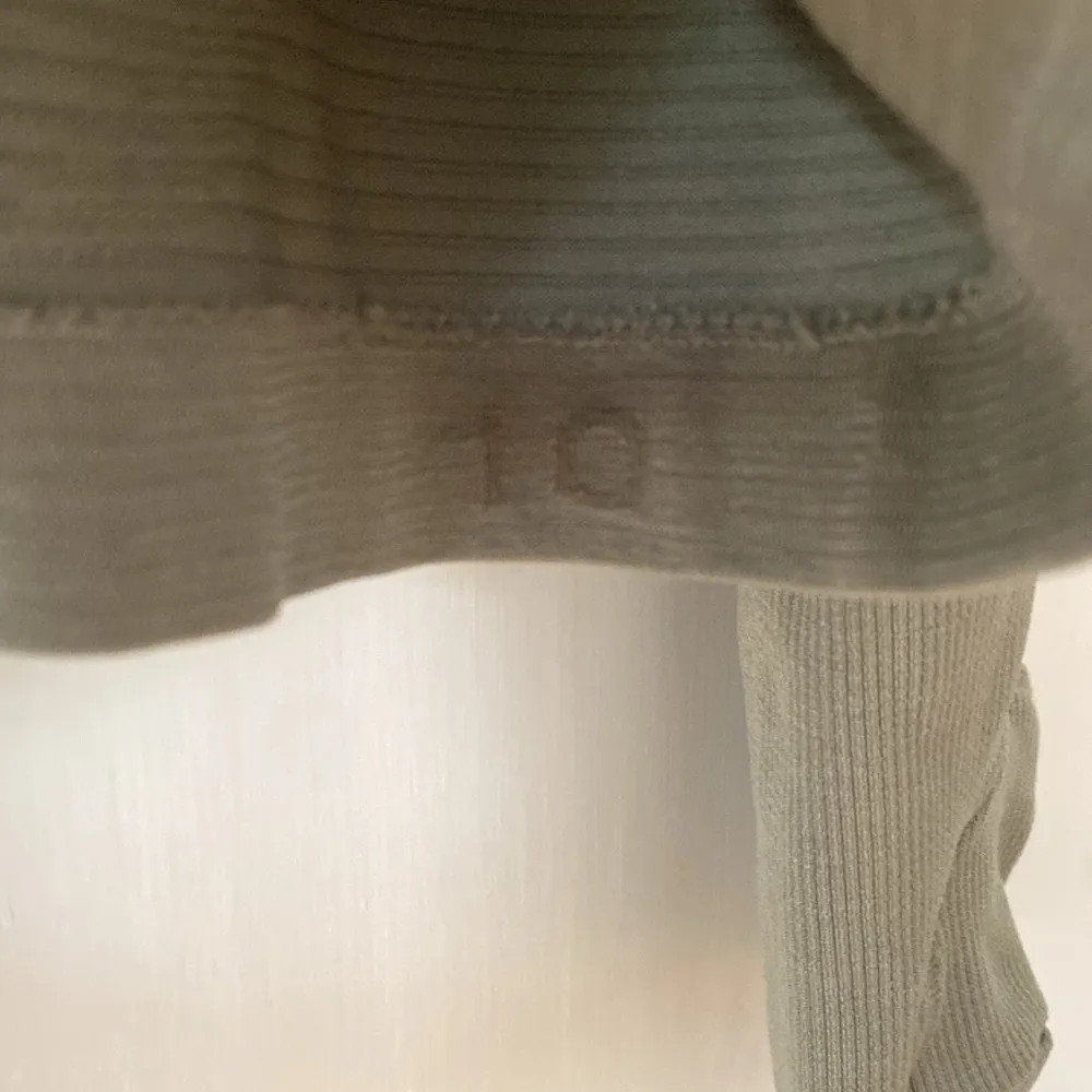 Swiftly 2.0 Race Length Long Sleeve Size 10 Athletic Shirt Green - Image 6