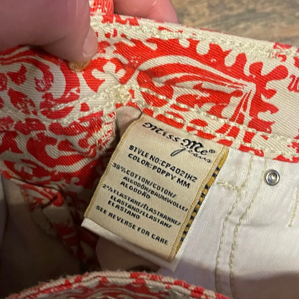 Miss Me Woman's Denim Cargo Paisley Printed Red & White Shorts Size 25 - Image 4