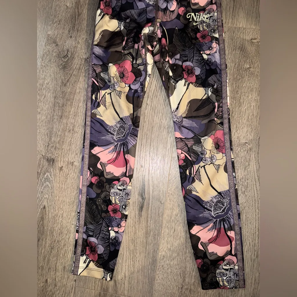 Rare Nike RUNNING Dri-Fit Floral Leggings with glitter golden details - Image 8