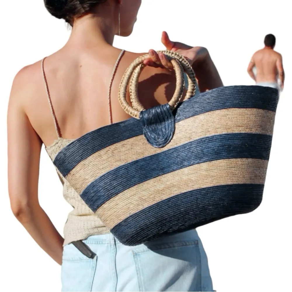 Mexican artisanal palm leaf beach bag - Image 2