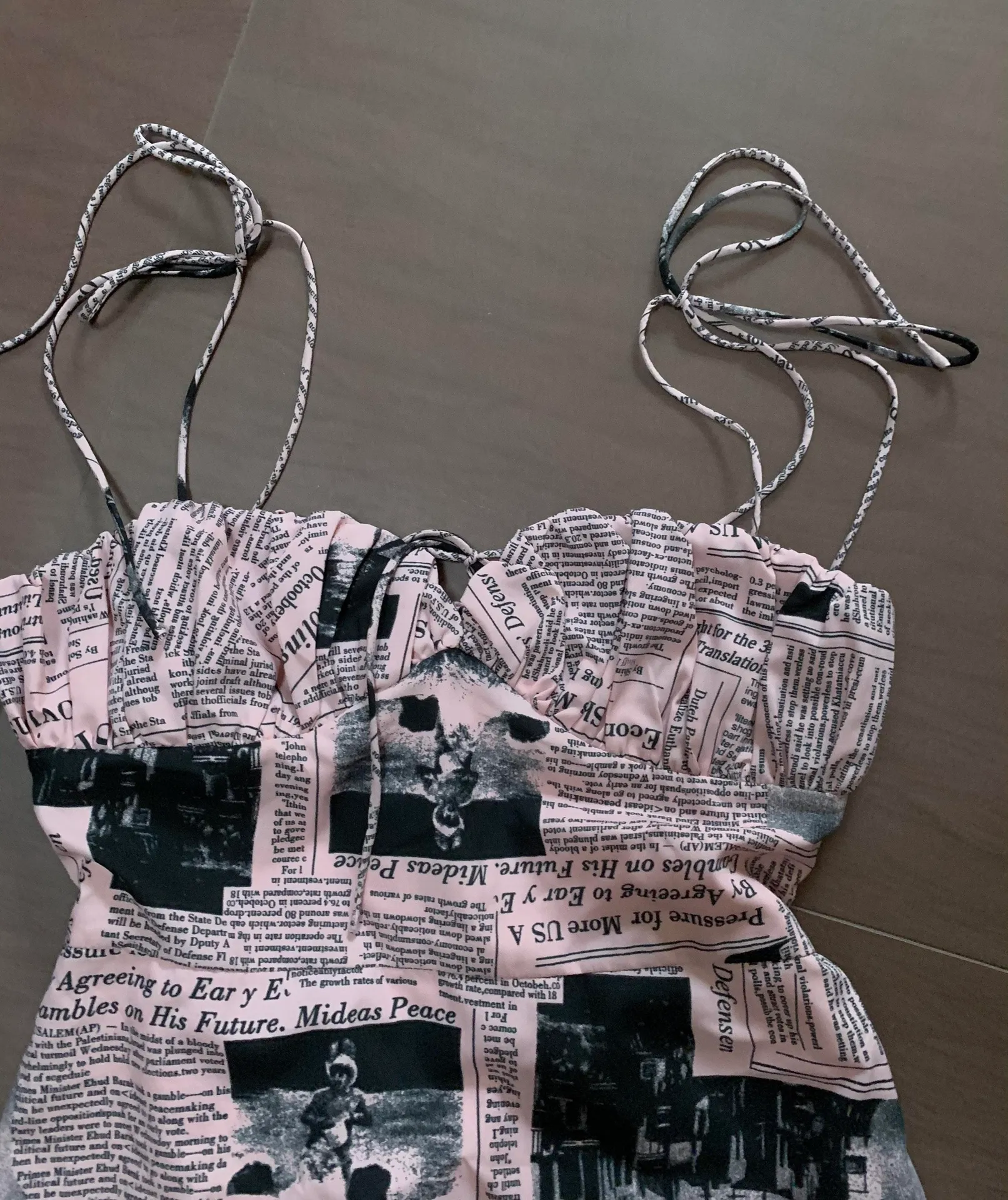 Etophe studios reformation pink newspaper dress - Image 4