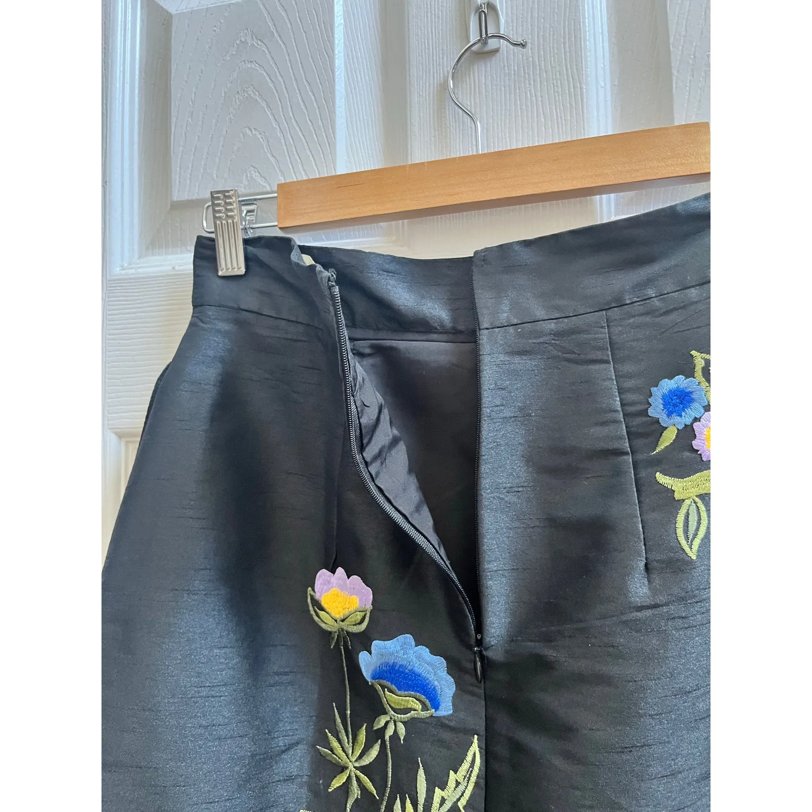 Eshakti Wayward Fancies Floral Embroidery Pocket Dupioni Skirt Lined Small - Image 7