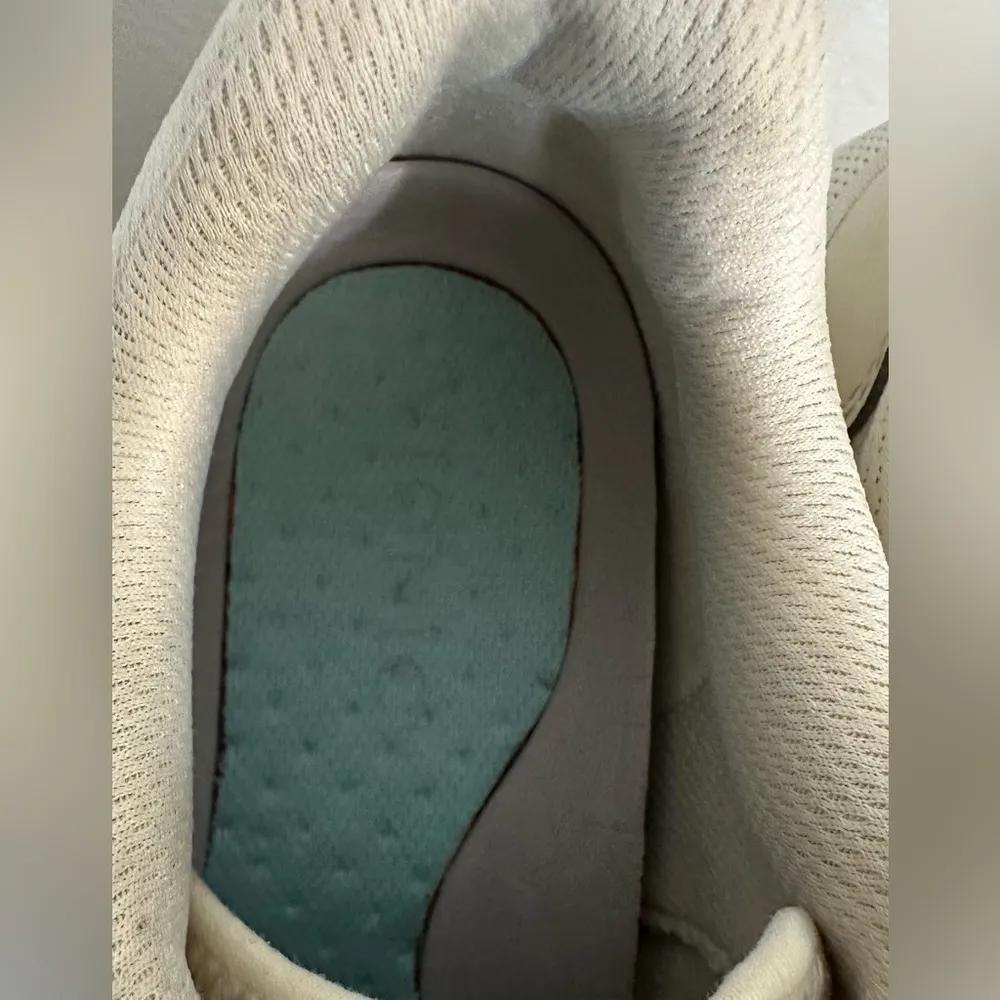 Vionic Women’s Walk Strider White and Cream walking Shoes with Mesh Support - Image 7