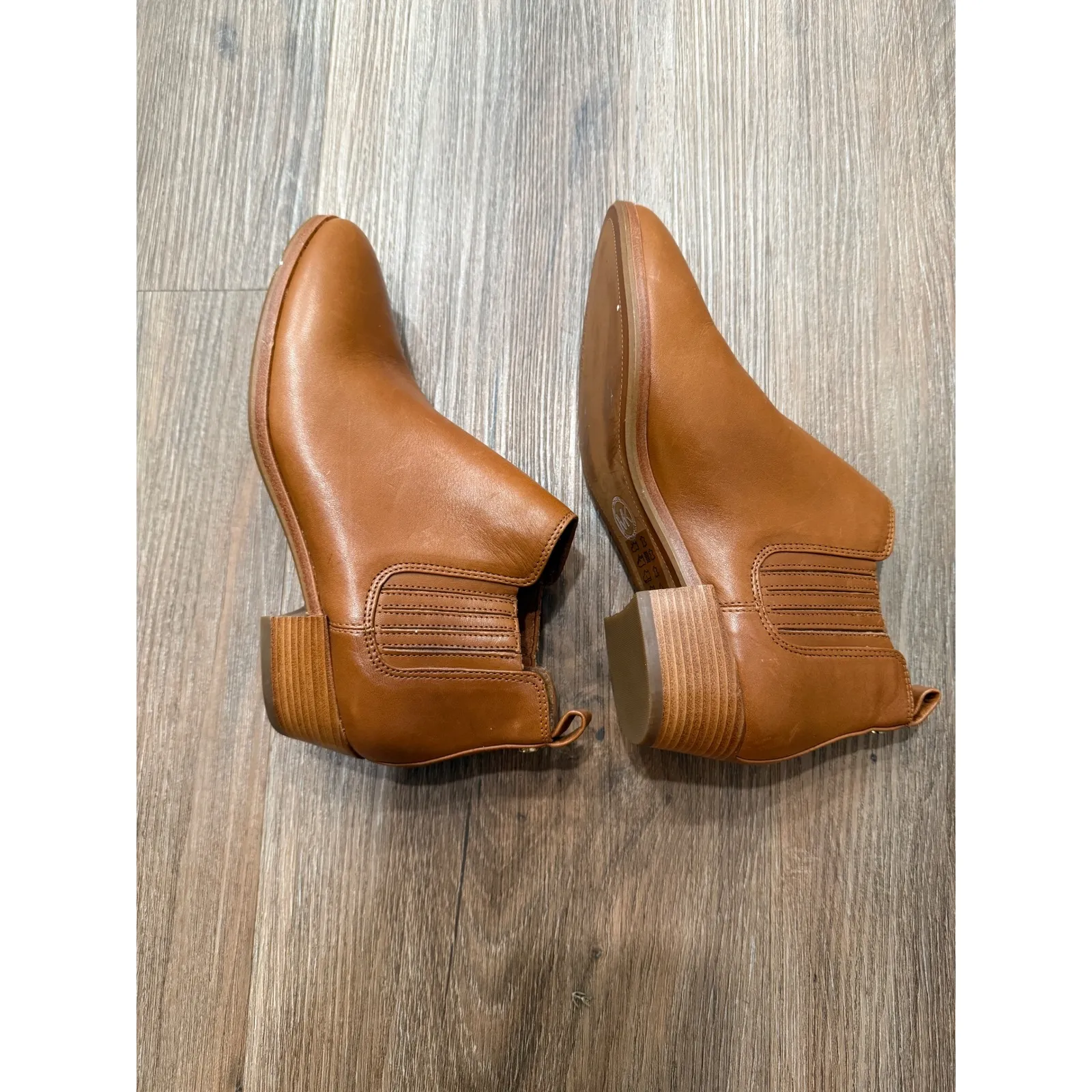 Michael Kors Womens Leather Ankle Boots Tan Brown Chelsea Shaw flat bootie - Image 7