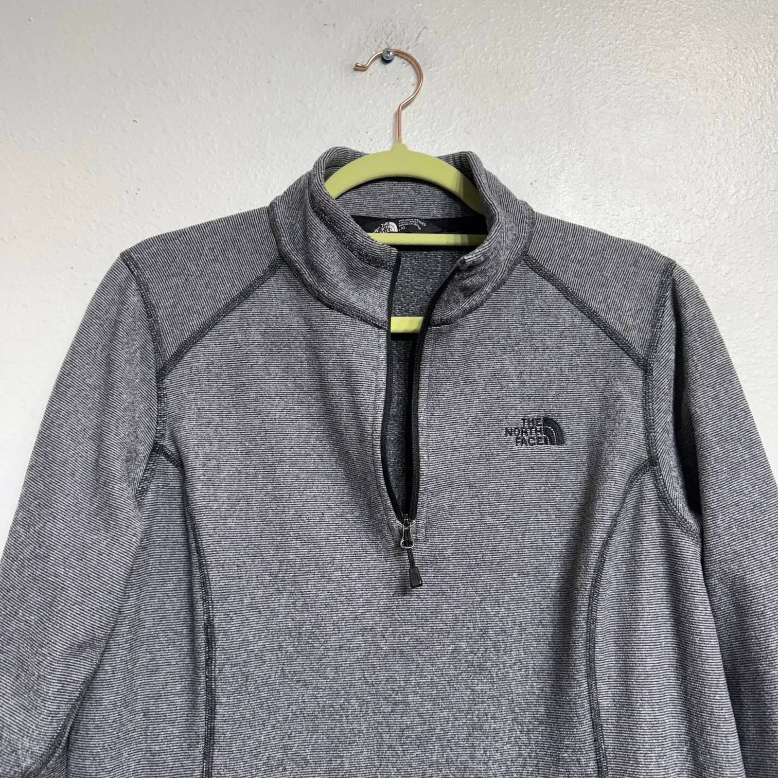 The North Face Gray 1/4 Zip Sweater Sz L - Image 4