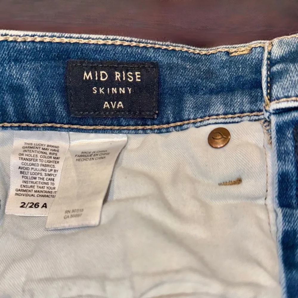 Pre-Loved Lucky Brand Women’s Ava Skinny Jeans - Excellent Condition - Size 4 - Image 4