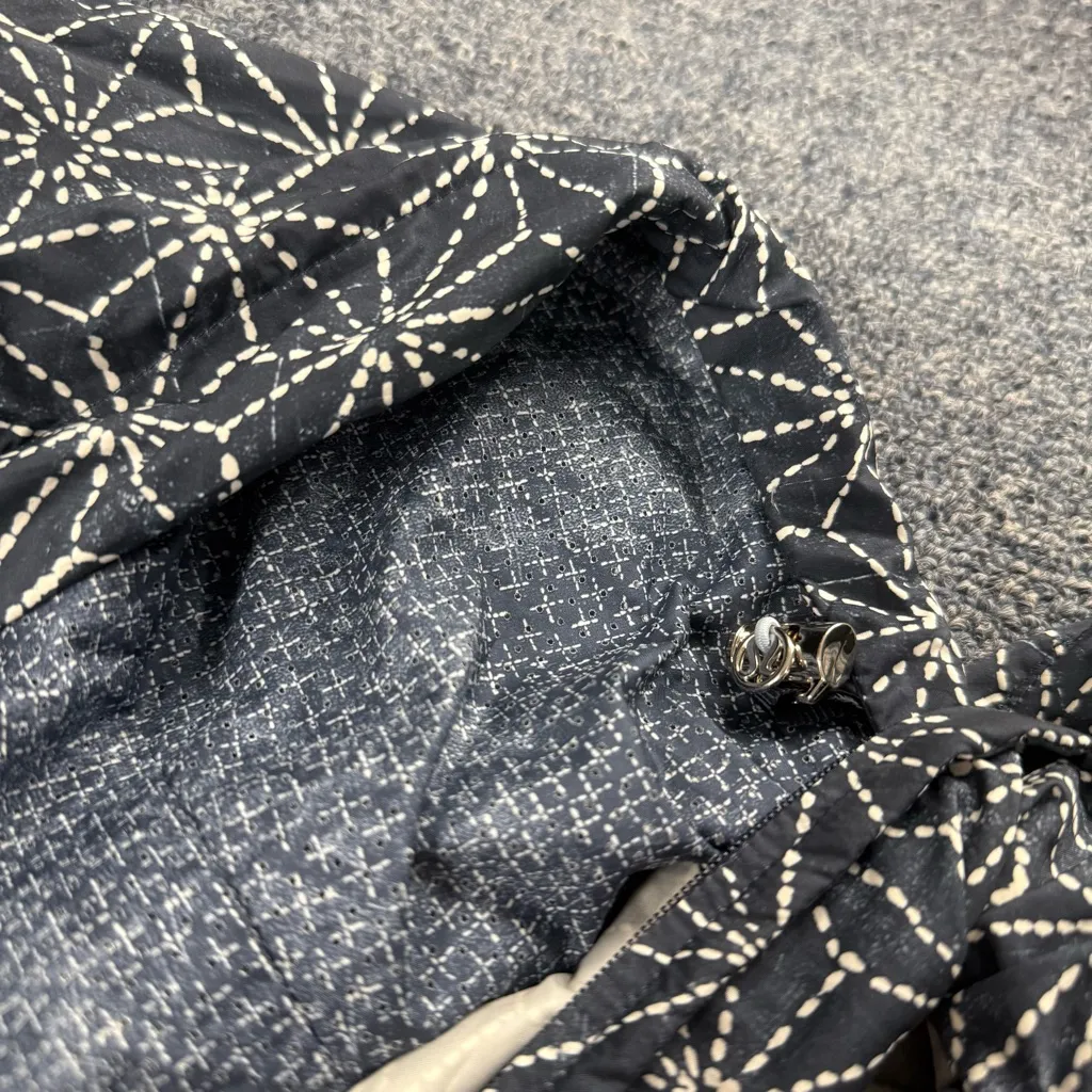 Lululemon  Printed Lightweight Windbreaker Jacket Hooded - Image 4