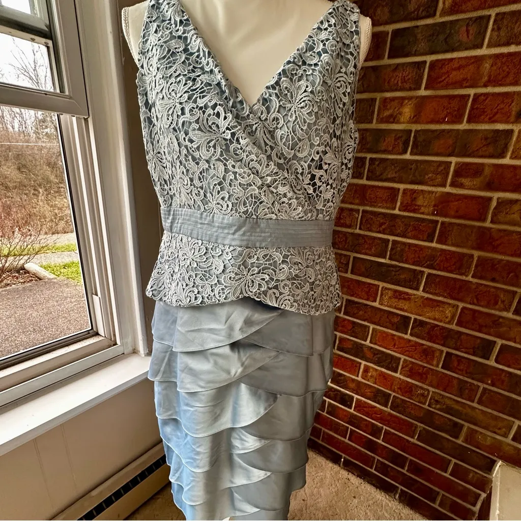 Adrianna Papell Elegant Light Blue Lace Sleeveless Dress Scalloped Ruffle Skirt - Image 4