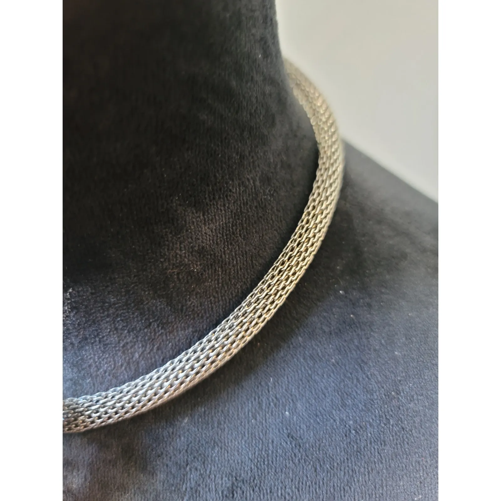 Women's Statement Metal Mesh Choker Necklace With Magnetic Lock And Bold Pendant Gold - Image 5