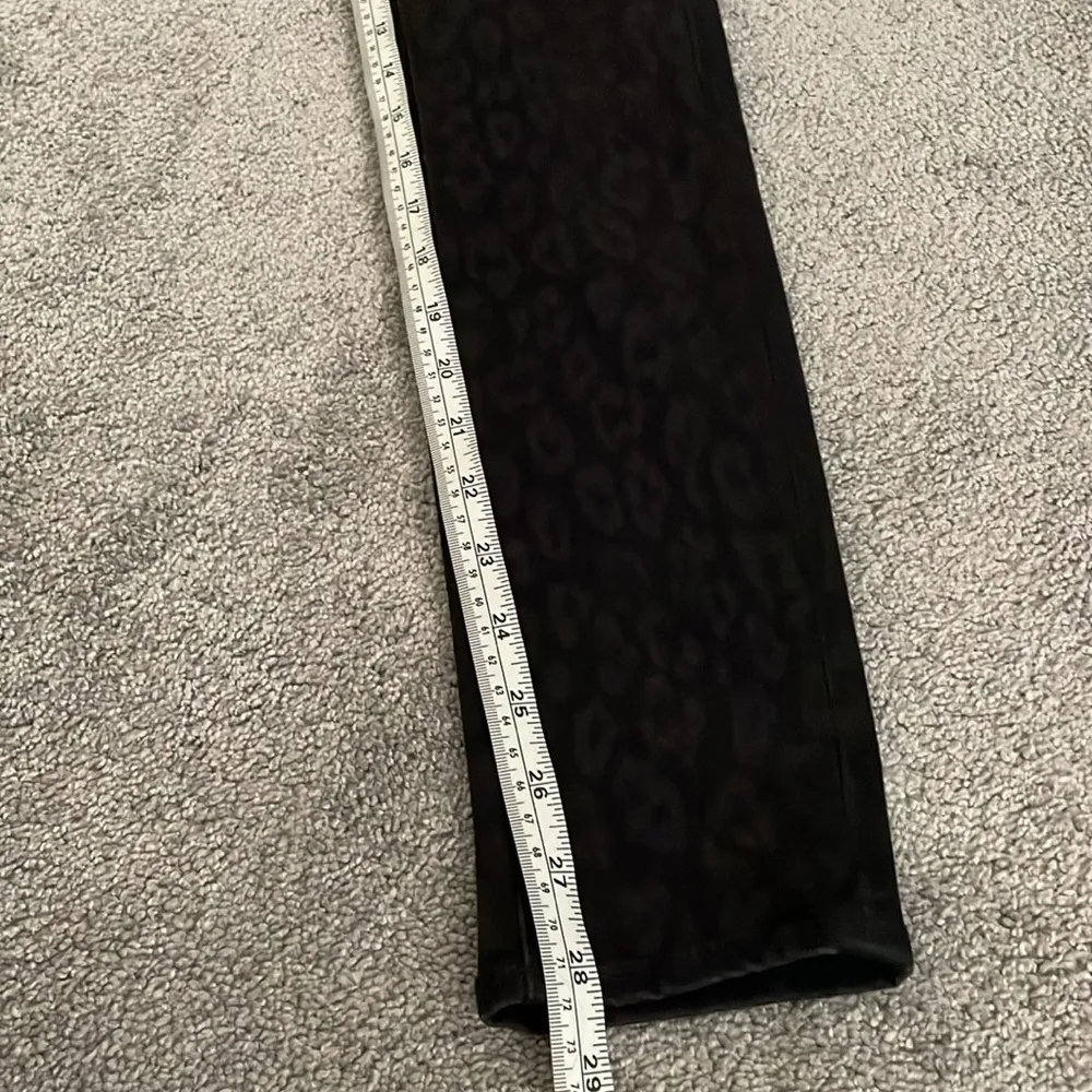 | leopard jeans size 26 waist - Image 5