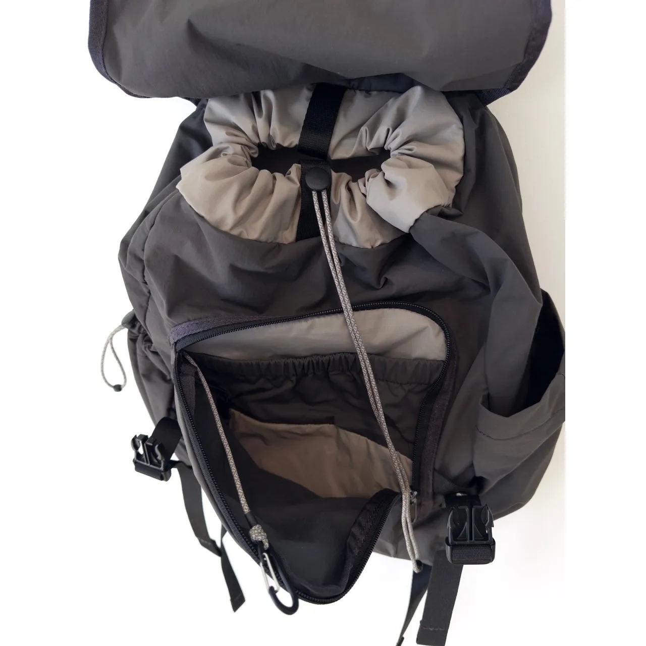 Bellroy Cinch 20L Lightweight Backpack in Charcoal Grey, EUC Gray - Image 5