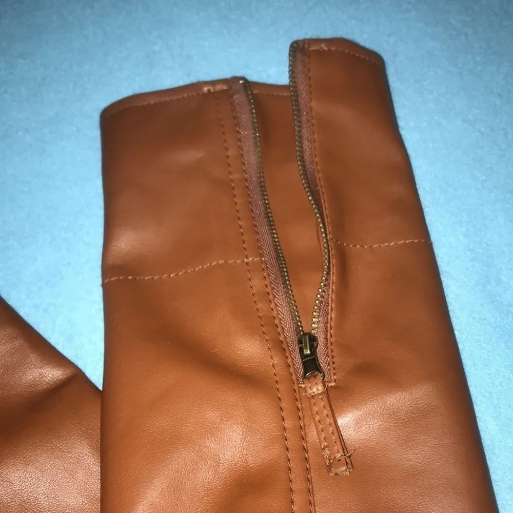 𝅺DAYTRIP two tone ruffles asymmetrical zipper faux leather belted size M - Image 7