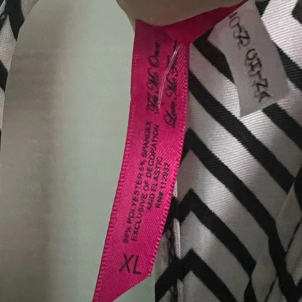 CristinaLove Maxi Dress Wrap Style XL Zigzag Geometric Pattern Stretch - Image 4