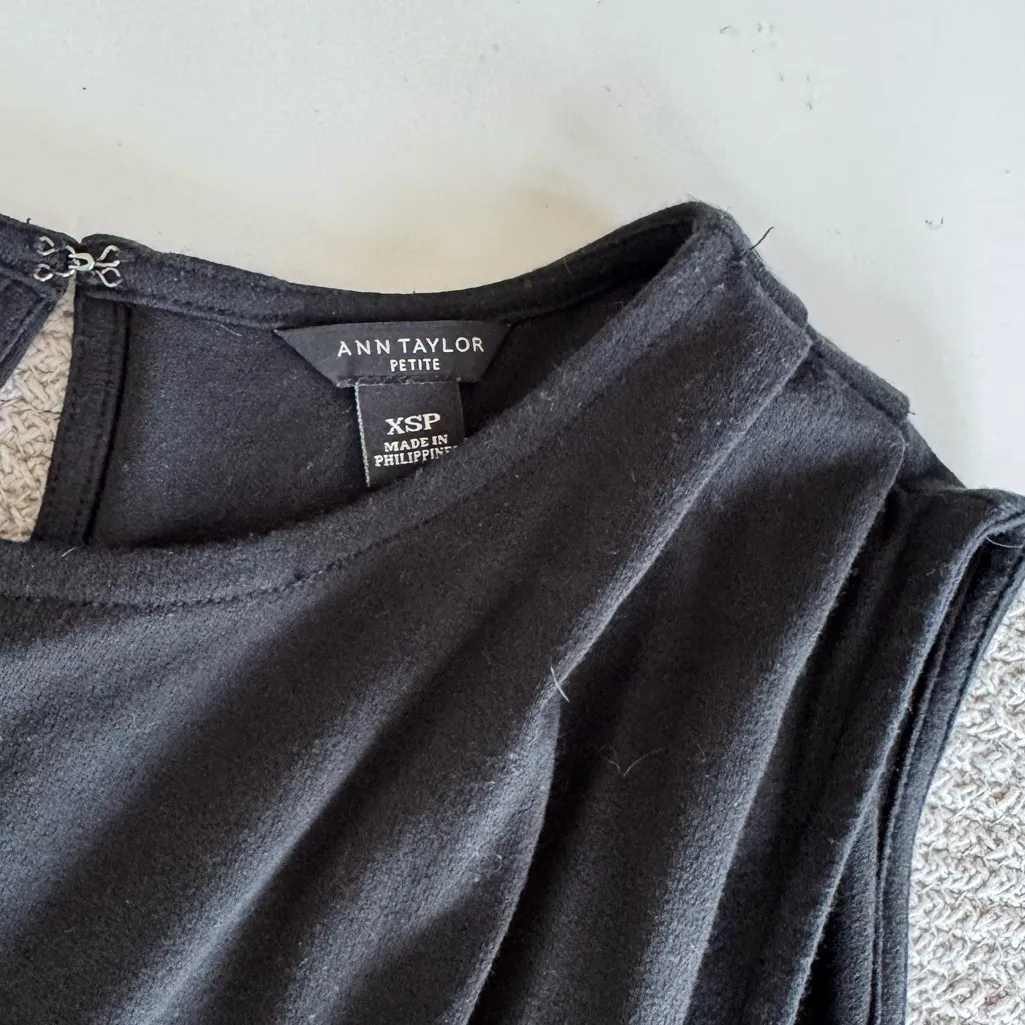 Ann Taylor Petite Black Sleeveless Crew Neck Blouse Gathered Shoulder Sz XSP - Image 4