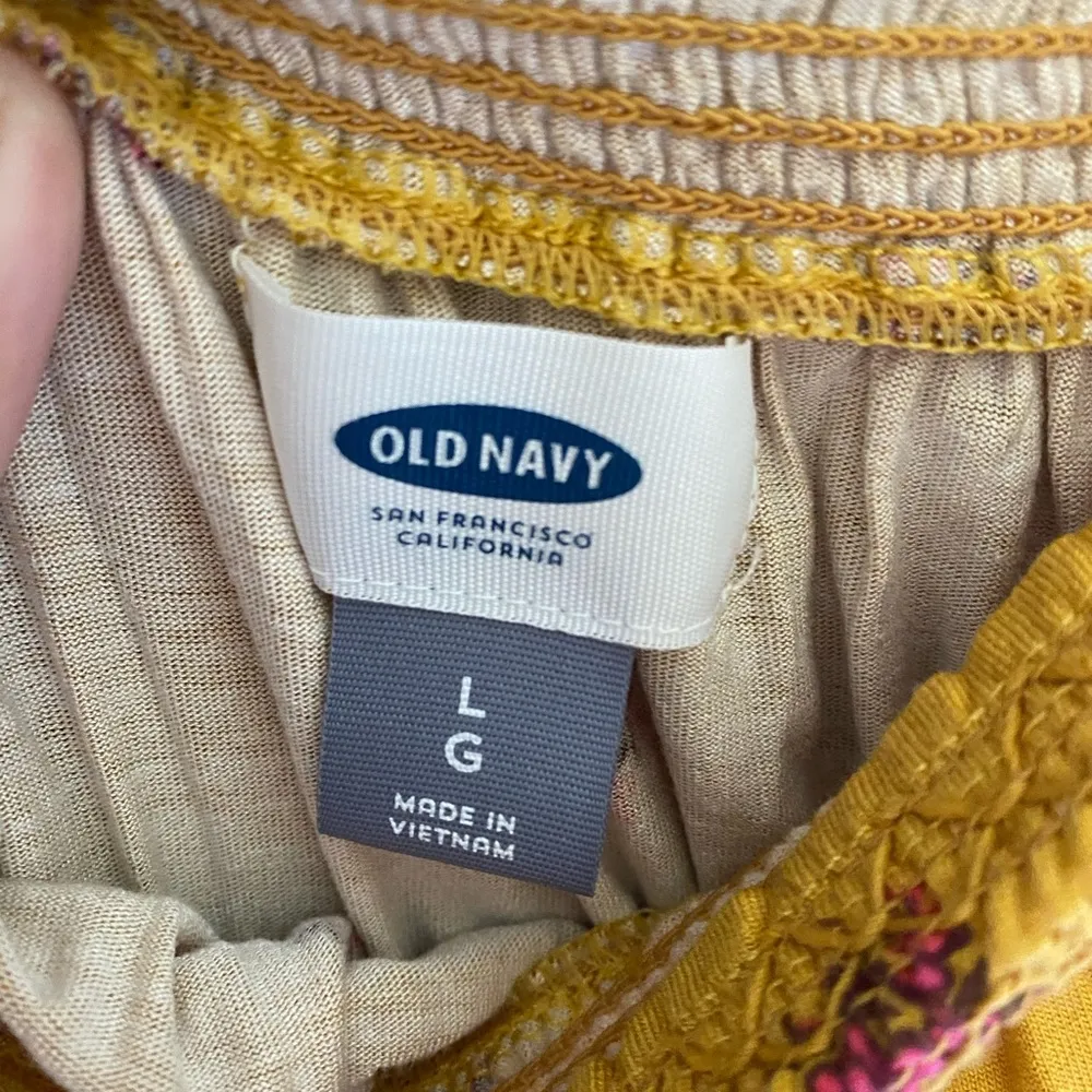 Old Navy Off the Shoulder Yellow Gold Floral Top Women’s Size Large Soft Shirt! - Image 2