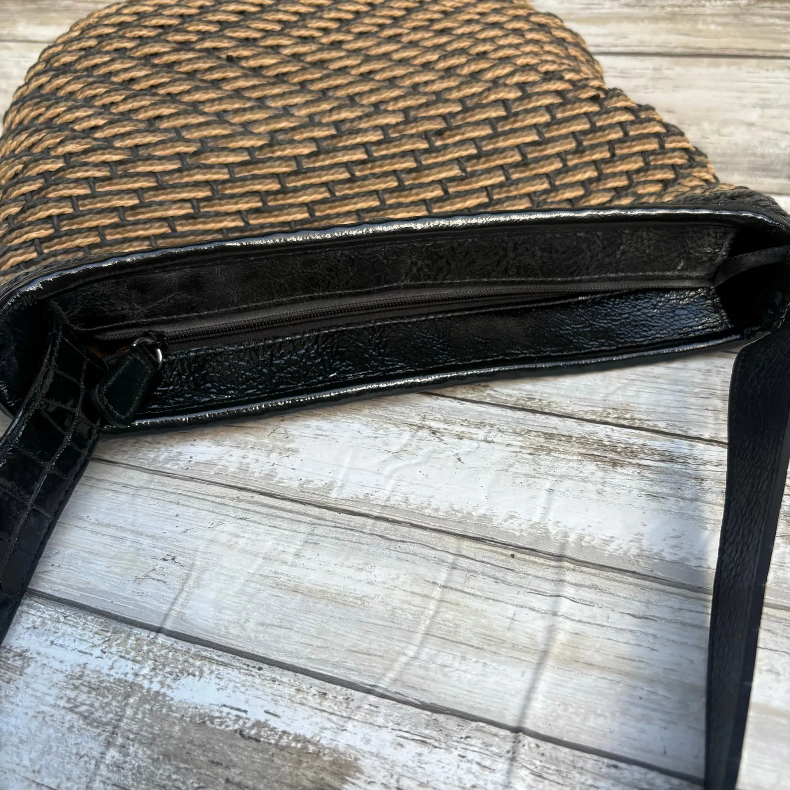 VTG Brighton Purse Janie Shoulder Bag Brown Black Patent Leather Woven Straw Y2k - Image 8