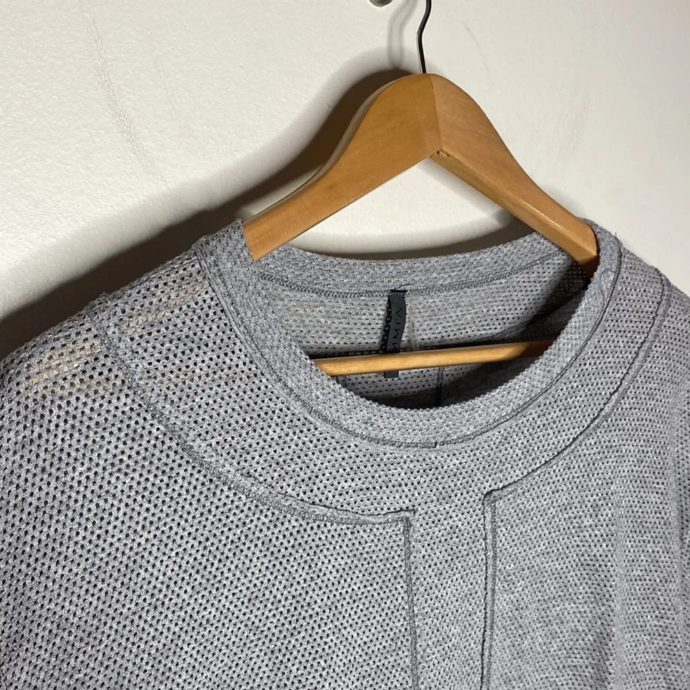 Vimmia Volley grey mesh drawstring long sleeve with graphic detail size M - Image 5