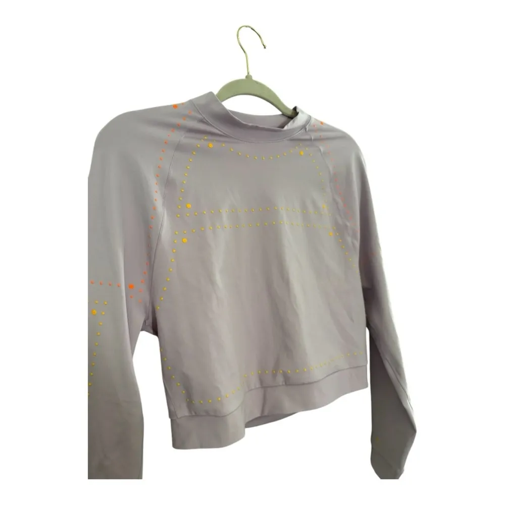 Nike Dri Fit Neon Stud Lilac Purple Long Sleeve Athletic Workout Crop Top Sz M - Image 2