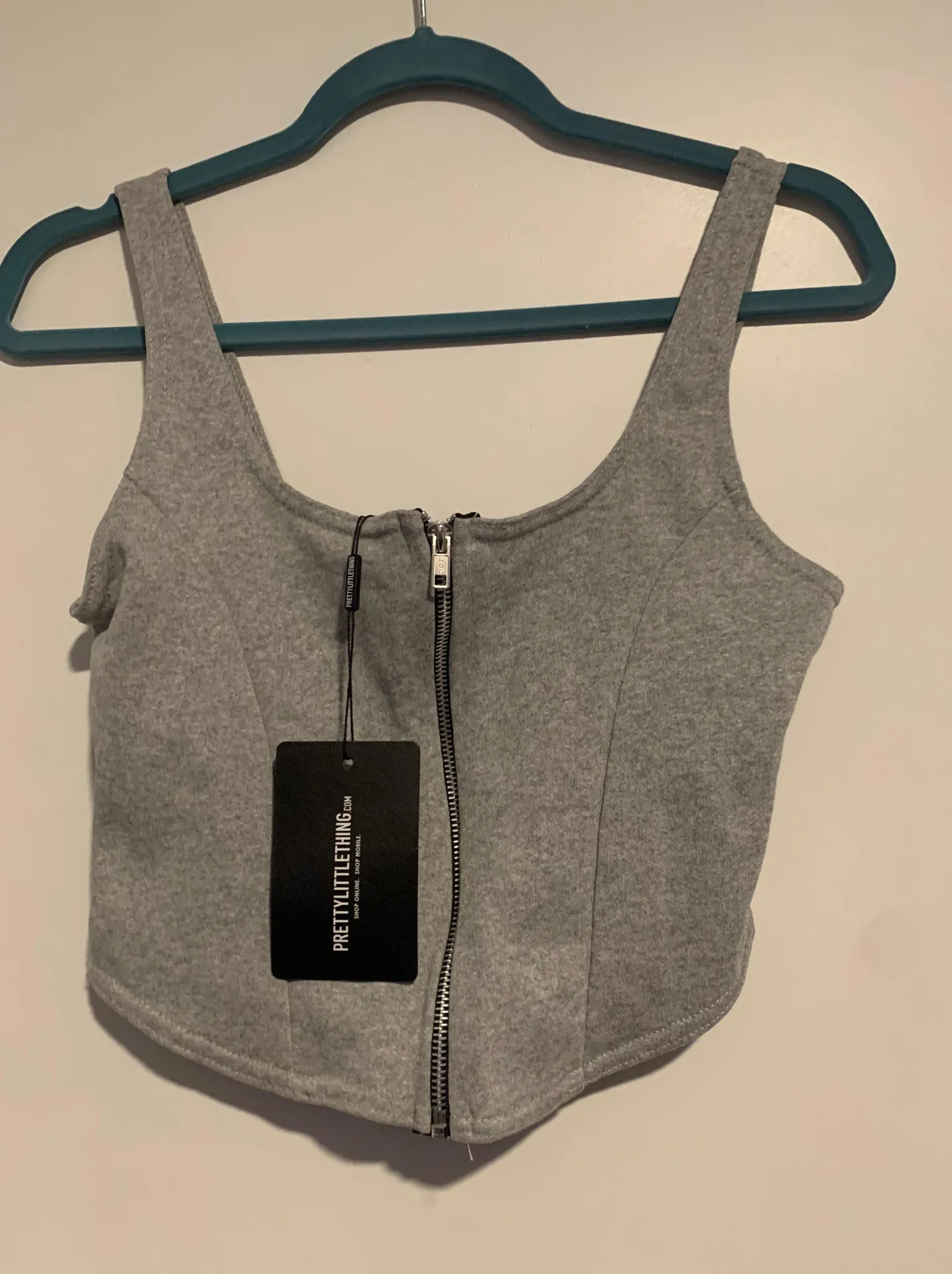 Pretty Little Thing  NWT Shape Grey Zip Crop Top - Image 4