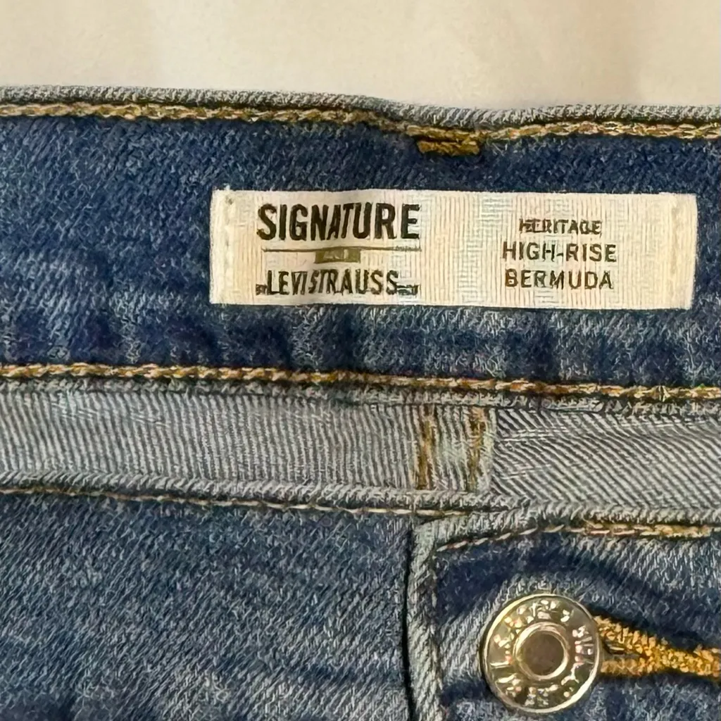 Signature by Levi Strauss womens Blue Jean Shorts high rise Bermuda size 18/34 - Image 2
