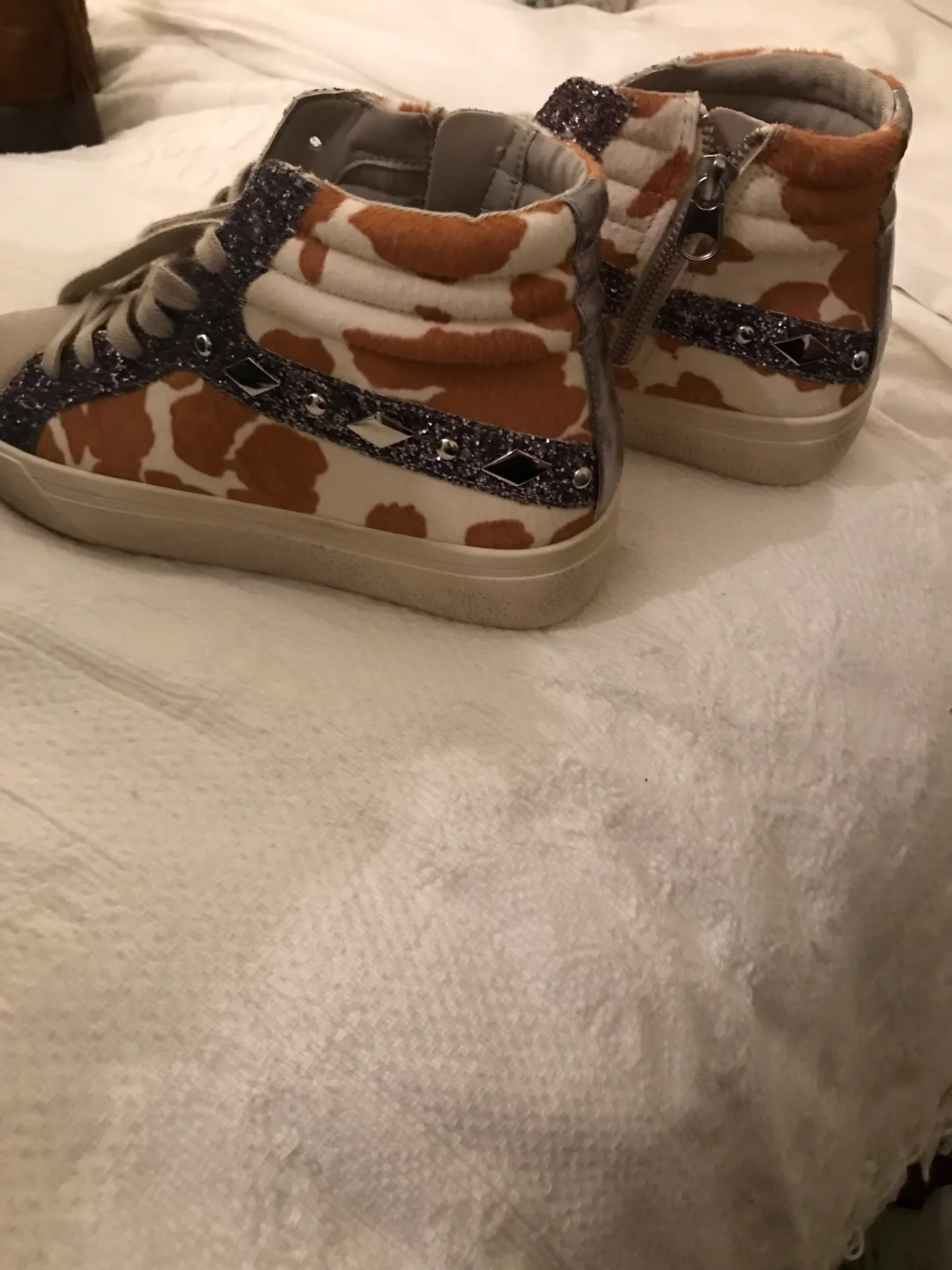 Gianni Bini High Top Sneakers - Image 3