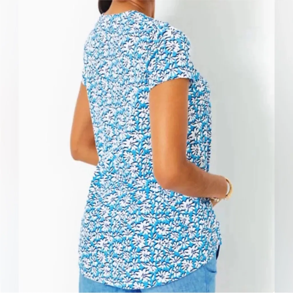 Lilly Pulitzer Etta V-Neck Tee Top in Lunar Blue Palm Beach Petals Size XL - Image 2