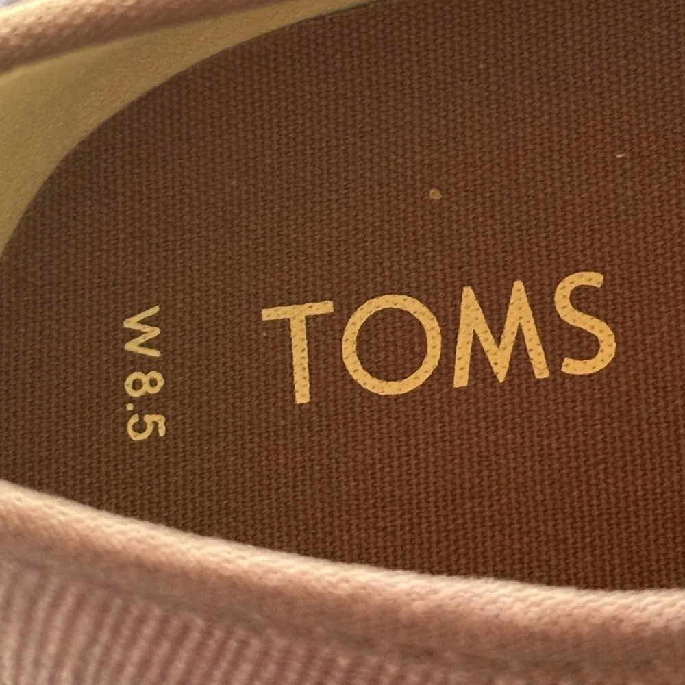 TOMS grey Carmel canvas lace up sneaker size 8.5 NWOT - Image 5