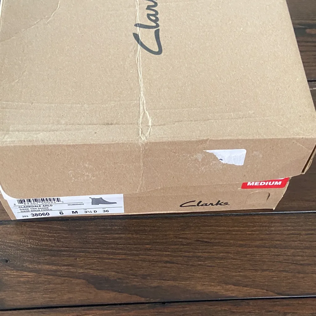 Women’s Dark Tan Suede Clarks Clarkdale Arlo Boot SZ 6 - Image 9