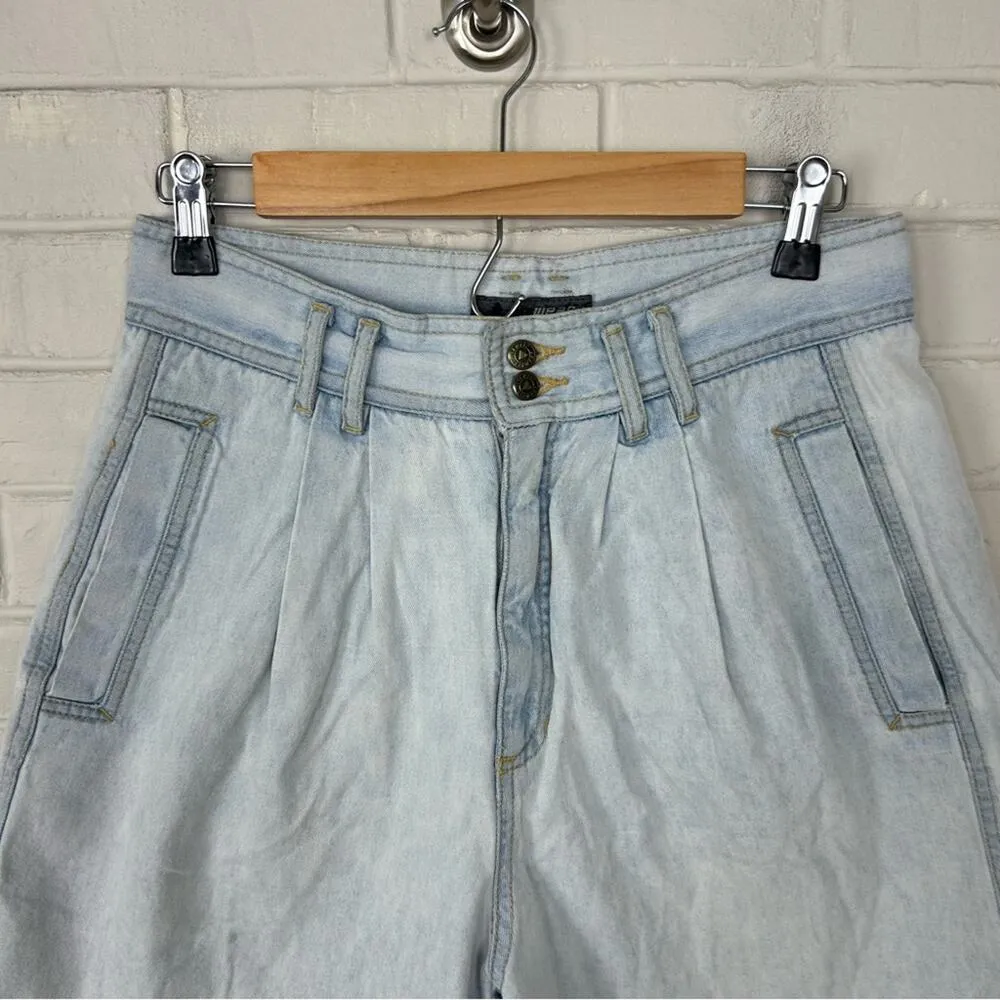 Vintage Liz Wear Liz Claiborne Light Wash Pleated Denim Shorts Size 12 - Image 3