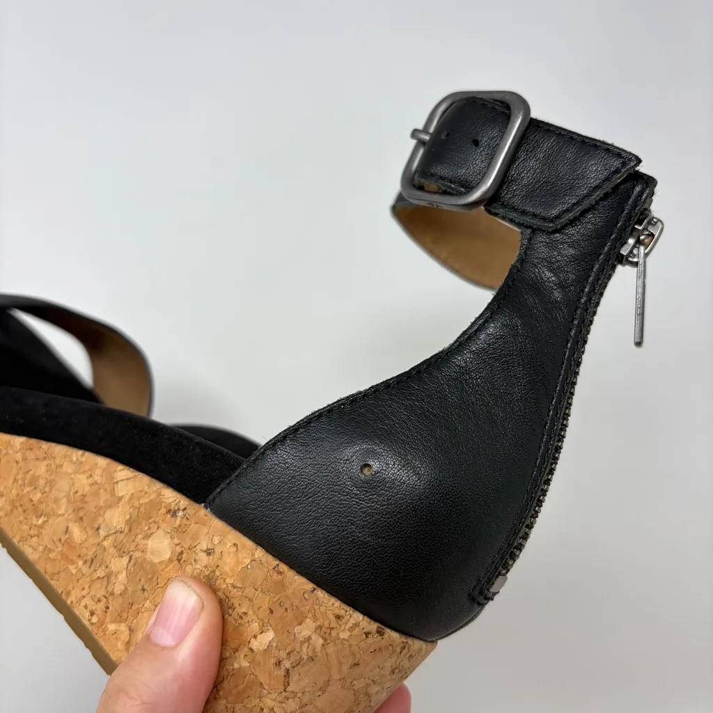 UGG Zoe II Sandal Size 6 - Image 9