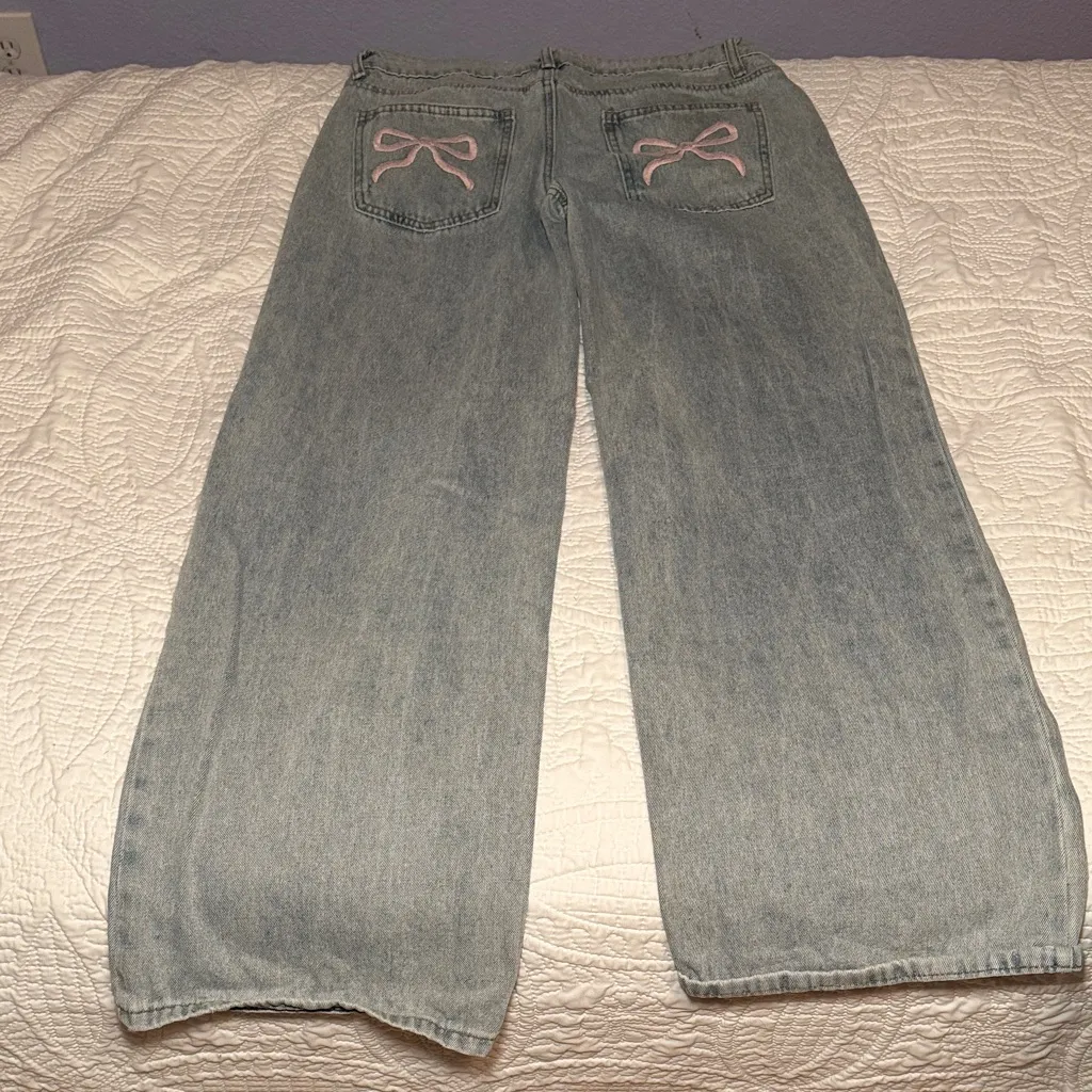 Edikted Bow Pocket Relaxed Jeans - Image 4