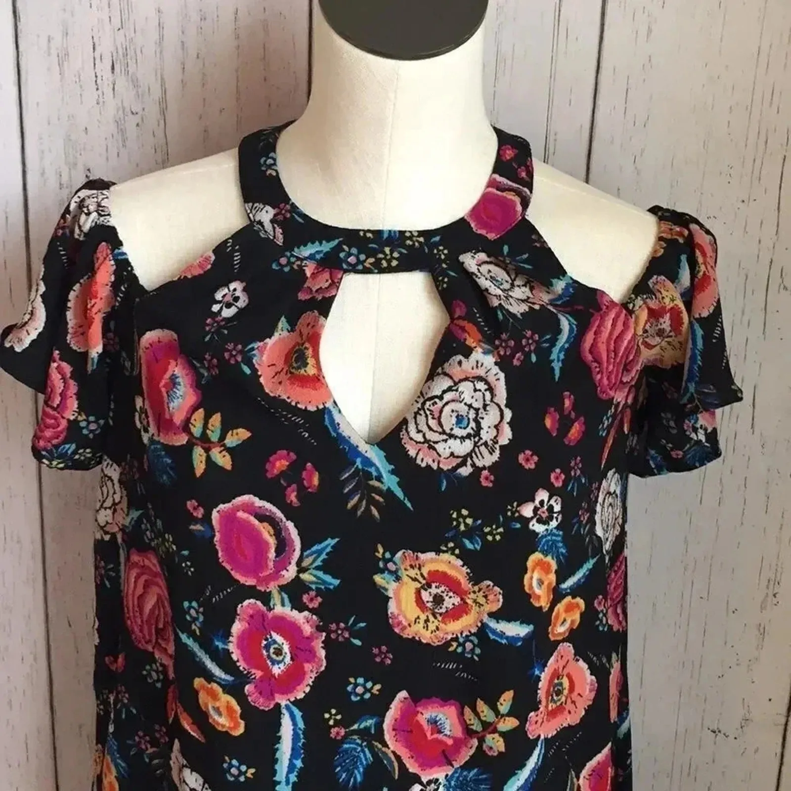 Lily Rose-Floral swing dress  cut out shoulders Size Small - Image 2